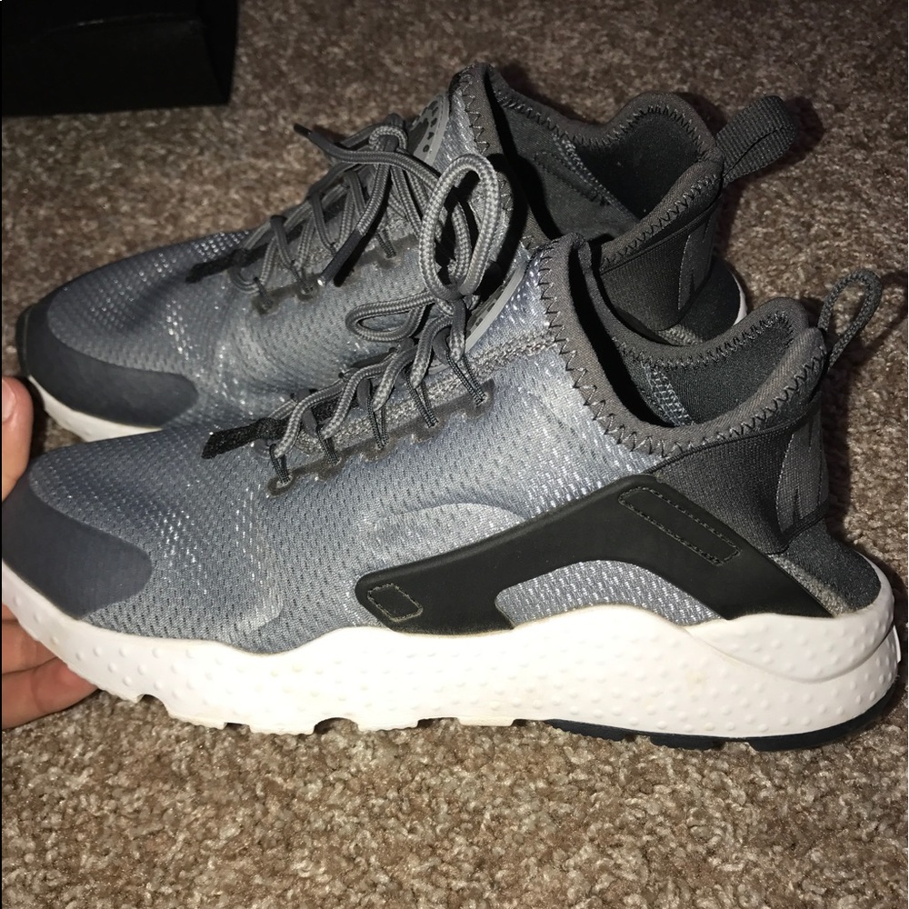 Nike Air Huarache size 7.5